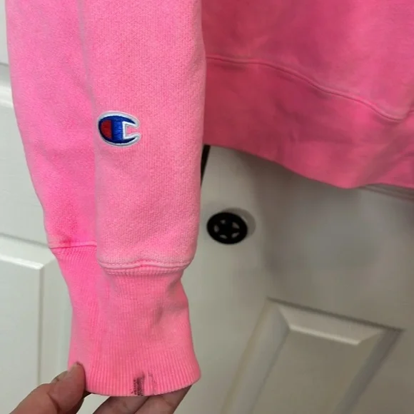 Champion Pink Hoodie Sweatshirt Distressed Size Large - Picture 4 of 7